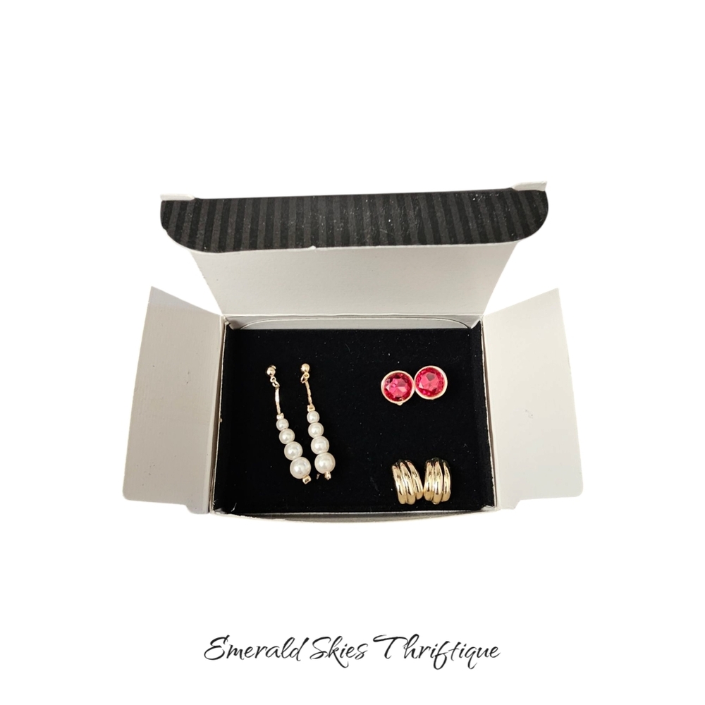 Vintage Avon classic trio earrings set, new.